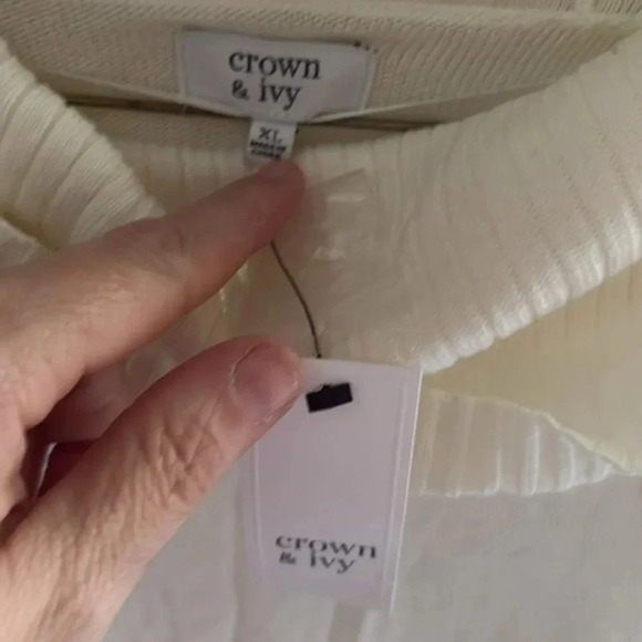 Crown and ivy sweater - Picture 2 of 3